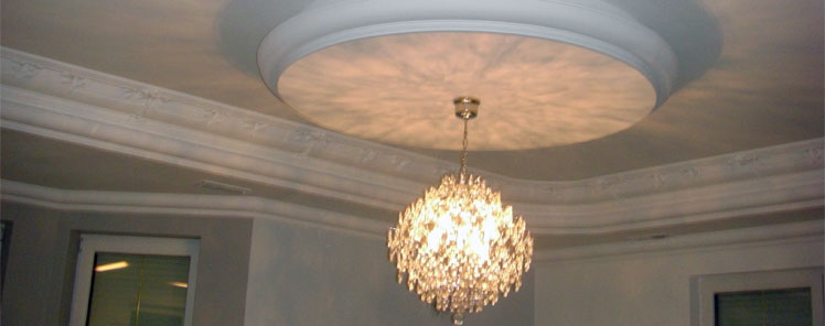 Sufit ze sztukaterią gipsową